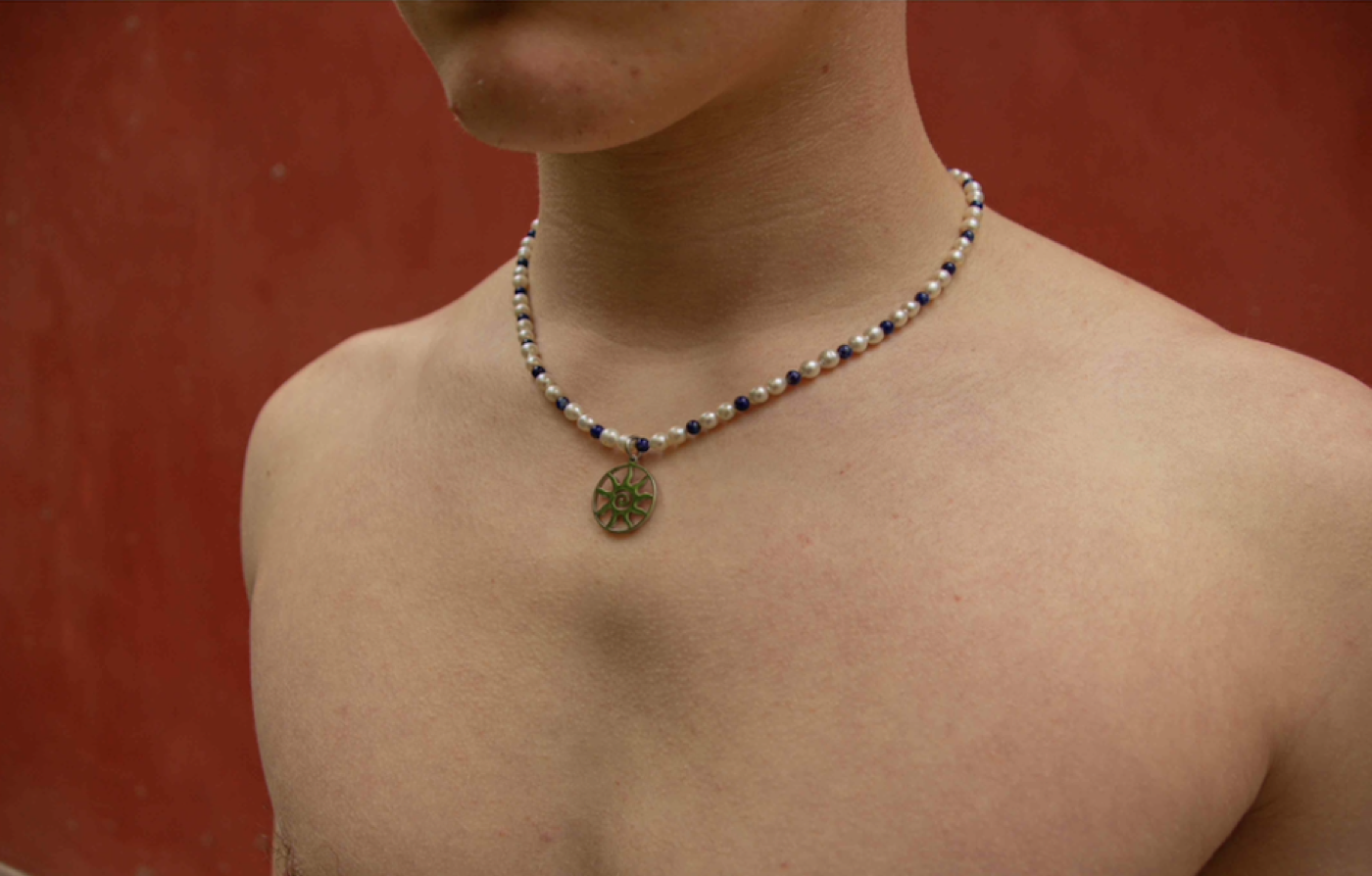 Collier de perles TNA